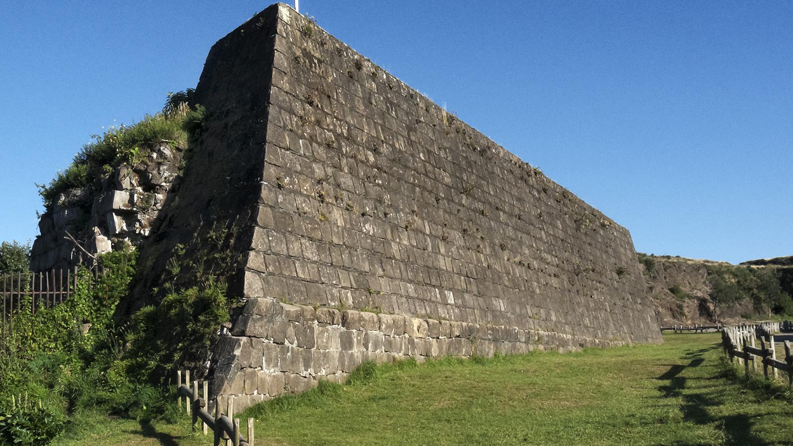Gran muralla de defensa a tierra