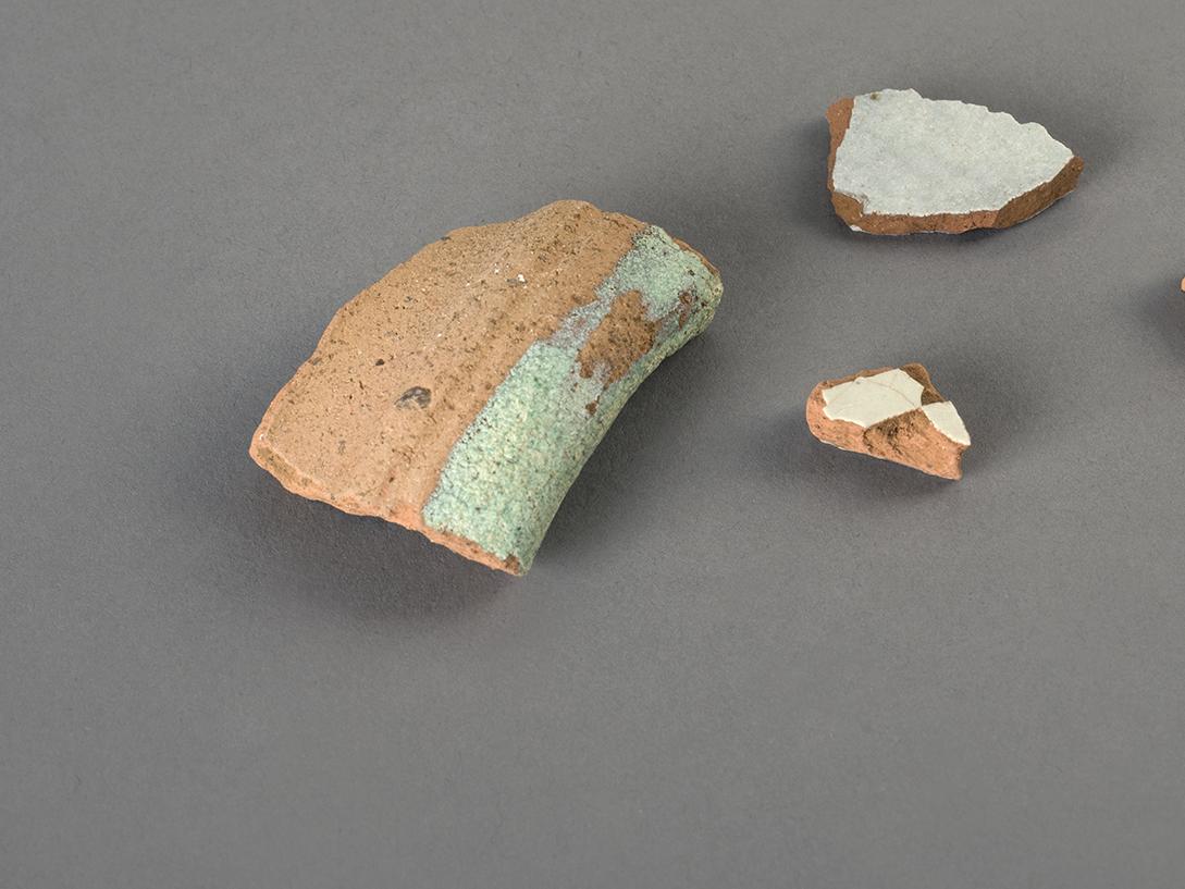 Fragmentos de cerámicas esmaltadas