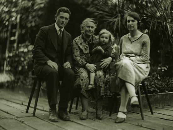 Paul Gossler Glaser y su madre, su hija María Luisa, su esposa Lidia Konrad Grothe, en el sur de Chile, antes de su viaje a Alemania.